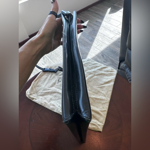 Gucci D-RING LEATHER HANDBAG GUC - Picture 7 of 17